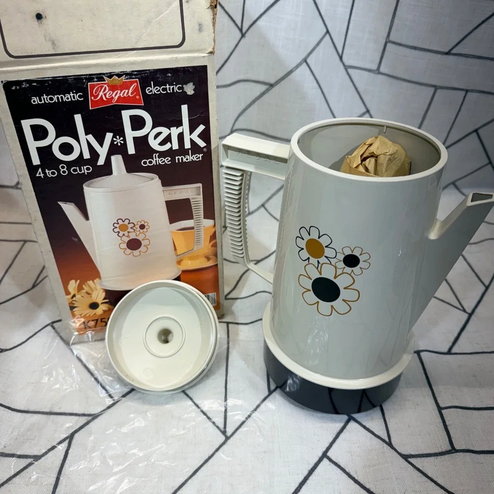 Regal Poly Perk Coffee Maker 4-8 Cup‎ White Vintage Floral Daisy 7508 1970s USA